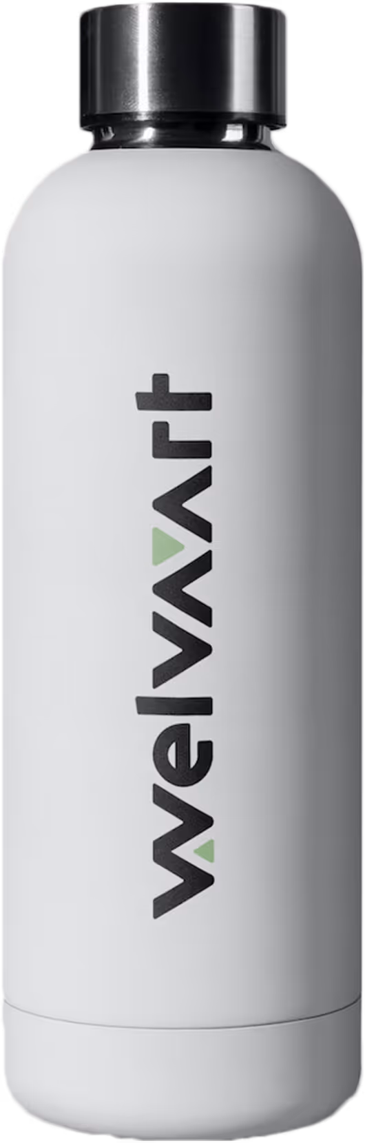 Weiße Welvaart-Trinkflasche mit weiß-grünem Logo.